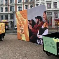 oppblåsbar vegg i bymiljø